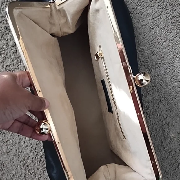 NEW Leather Black Kisslock "Sette" Clutch with Gold Accents By Jesalin - Picture 7 of 8